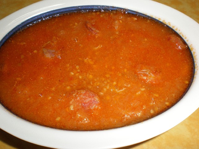 Sopa de tomate con chorizo