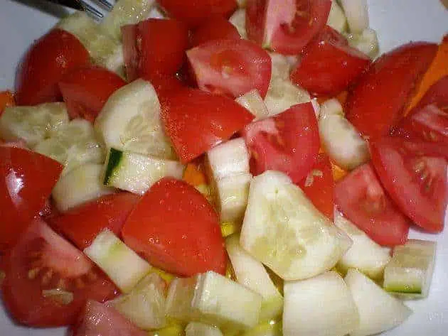 Ensalada de tomate y pepino olympus-digital-camera-2080
