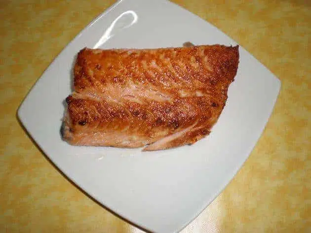 Salmón frito con ajos olympus-digital-camera-2077