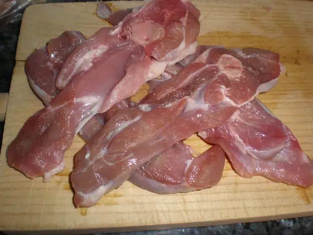 Limpiar las chuletas de pavo