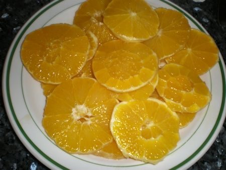 Naranjas marcadas en mantequilla y azúcar moreno