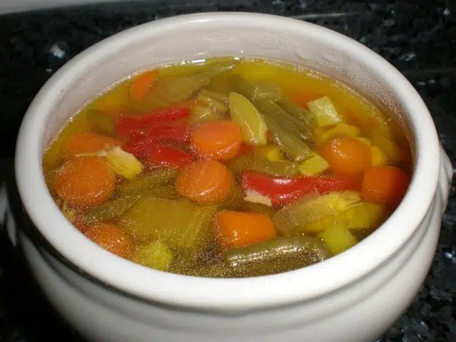 Caldo de pollo con vegetales olympus-digital-camera-7583