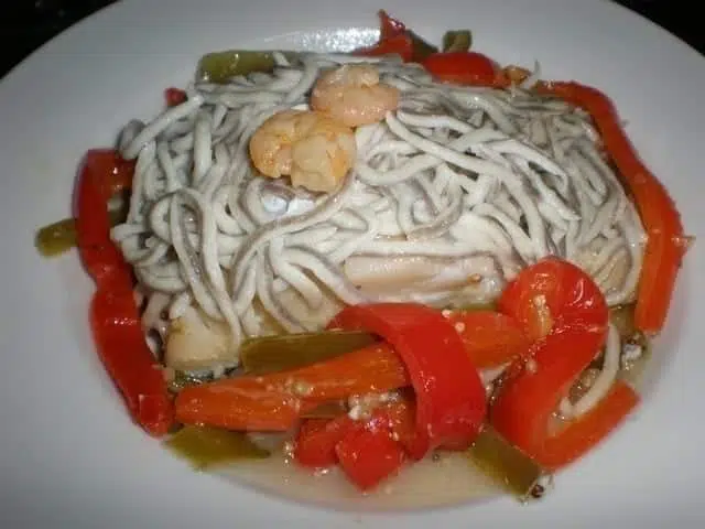 Bacalao tapado con gulas