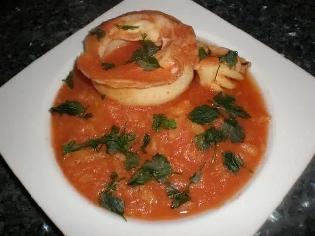 Sopa de tomate con calamares Sopa de tomate con calamares