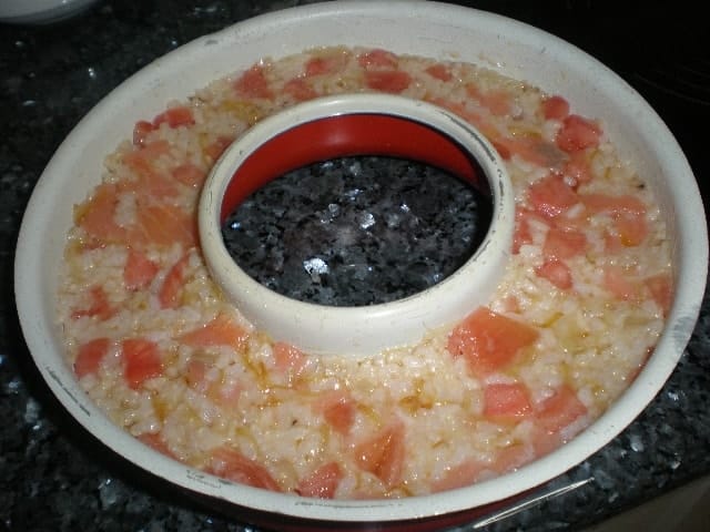 Corona de arroz integral y salmón