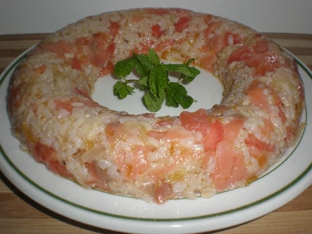 Corona de arroz integral y salmón