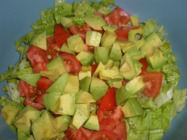 Lechuga tomate y aguacate
