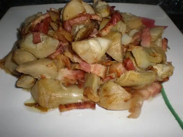 Alcachofas con bacón