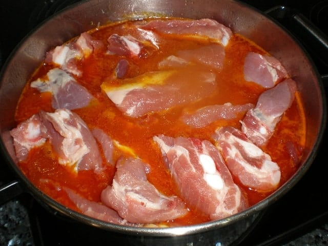 Costillas de cerdo en salsa de sofrito