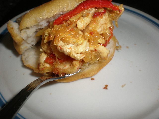 Rellenar arepa de Mechado de pechuga de pollo