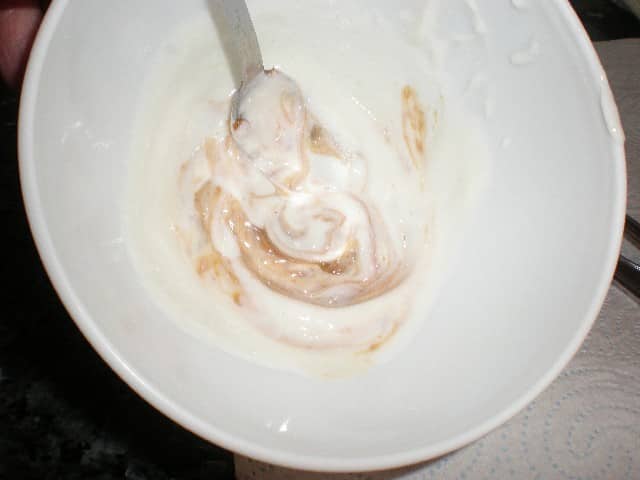 Mezclar dulce de leche y queso