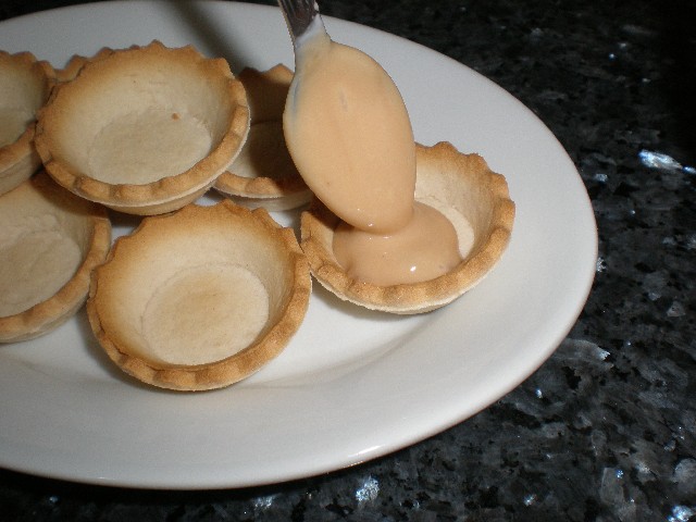 Rellenar las mini tartaletas