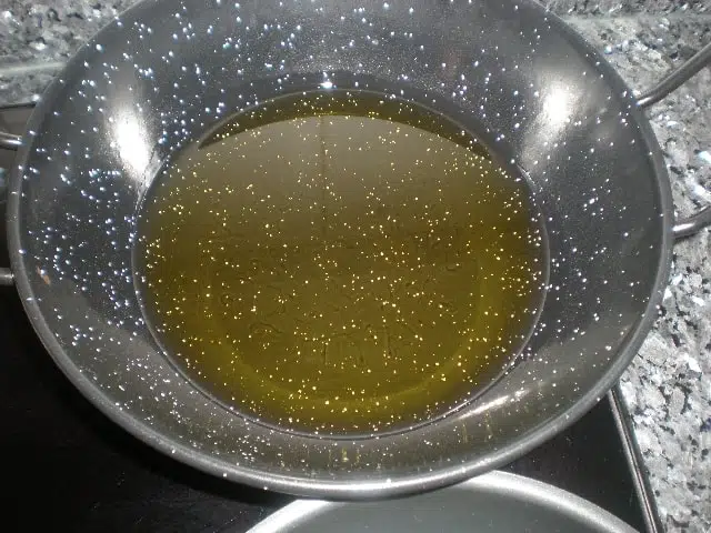 Cazuelilla con aceite Cazuelilla con aceite