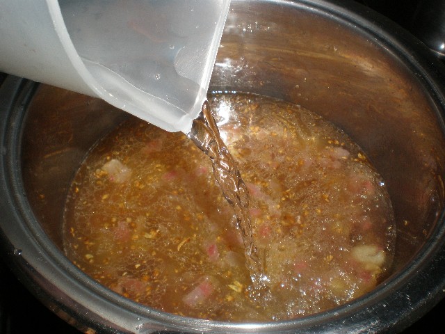 Cocinar la sopa de ajo