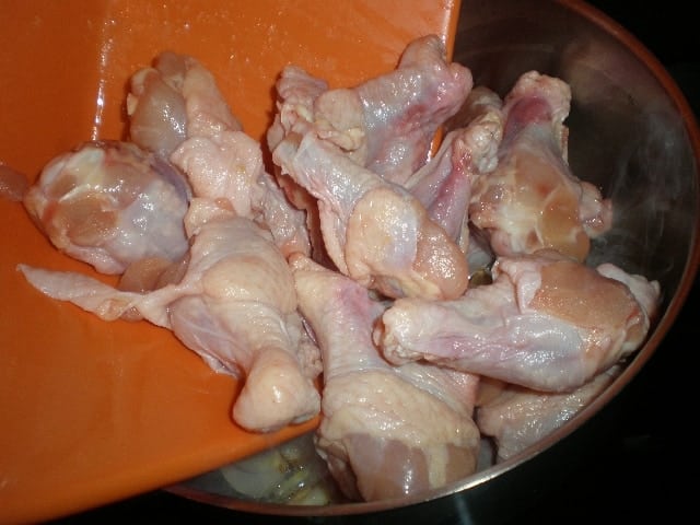 Elaborando Jamoncitos de pollo al perejil