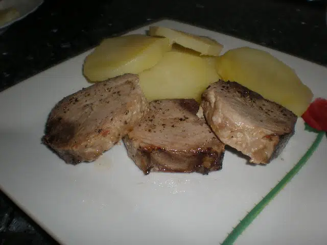 Lomos de atún con papas Lomos de atún con papas