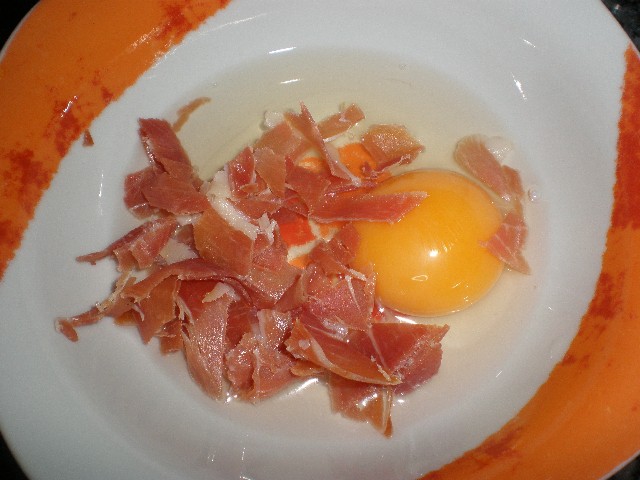 Huevo y jamón serrano