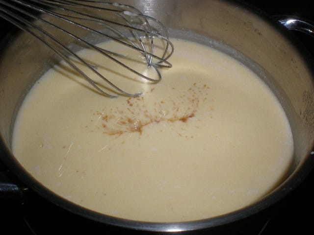 Mezclar el azúcar con la natilla 