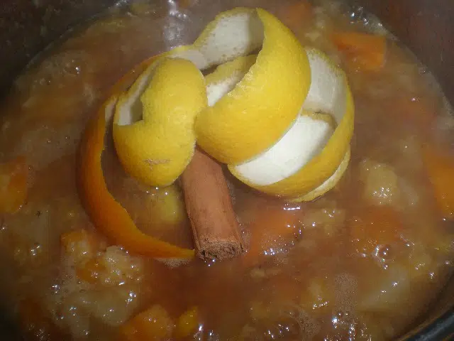 Elaborar mermelada de plátano y papaya con cítricos