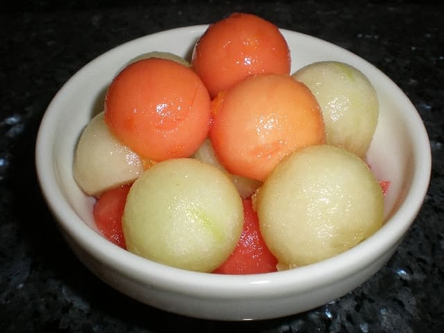 Bolitas tricolores de frutas
