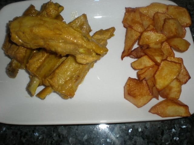 Costillas de cerdo en salsa de cebollas tiernas