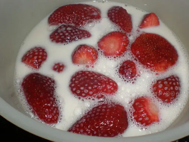 Leche y fresas