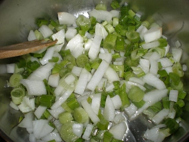Pochar cebollas tiernas