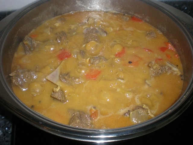 Carne de cabra a la sidra