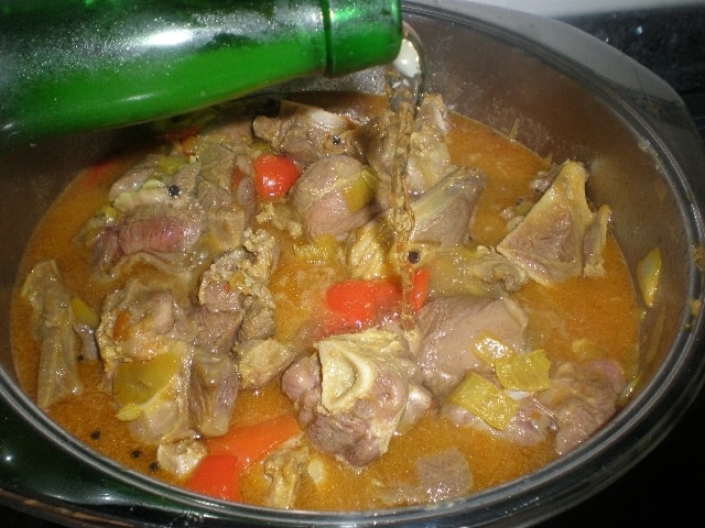Carne de cabra a la sidra
