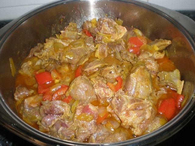 Carne de cabra a la sidra