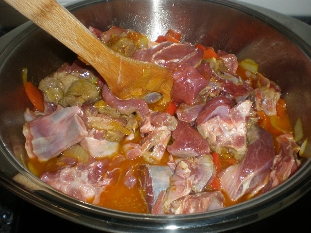 Carne de cabra a la sidra