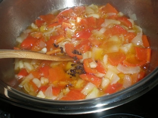 Elaborar sofrito con pimienta