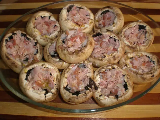 Champiñones rellenos de dos jamones Champiñones rellenos de dos jamones