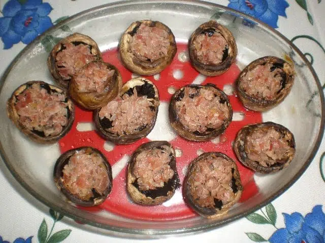 Champiñones rellenos de dos jamones Champiñones rellenos de dos jamones