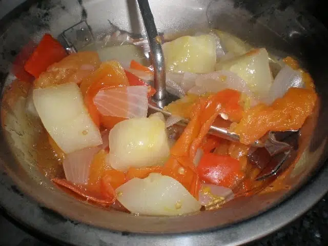 Pasar el gazpacho por el pasapuré Pasar el gazpacho por el pasapuré