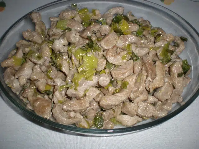 Tiras de cerdo con verde de puerro
