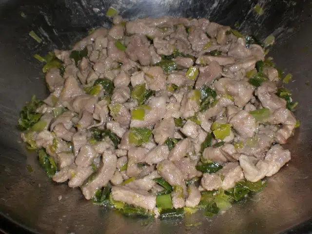 Tiras de cerdo con verde de puerro
