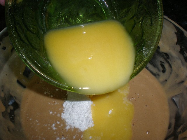 echar levadura y mantequilla