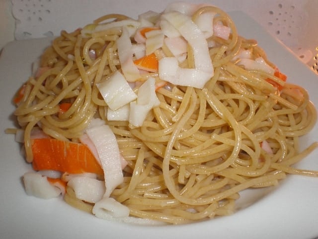 Espaguetis integrales con surimi
