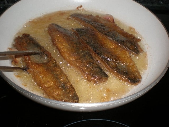 Freír filetes de caballa
