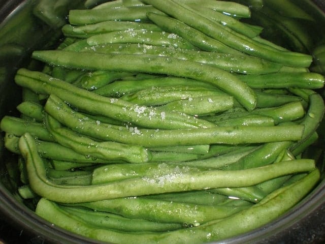 Habichuelas con agua y sal