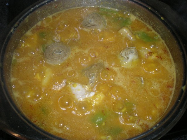 Arroz con pollo y alcachofas