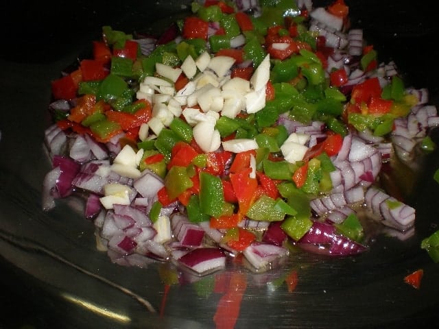 Meter verduras de sofrito