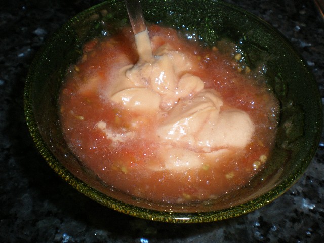Mezclar tomate y salsa
