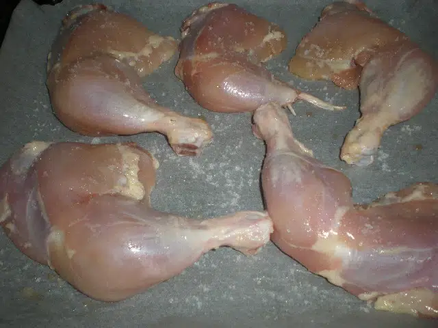 Muslos de pollo con sal Muslos de pollo con sal
