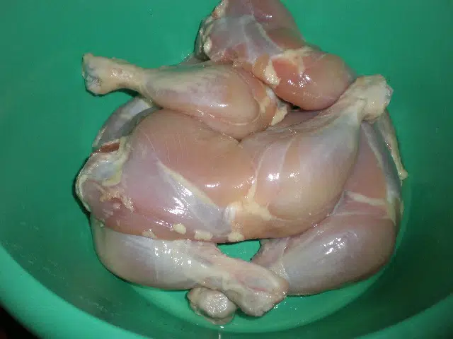 Muslos de pollo limpios Muslos de pollo limpios