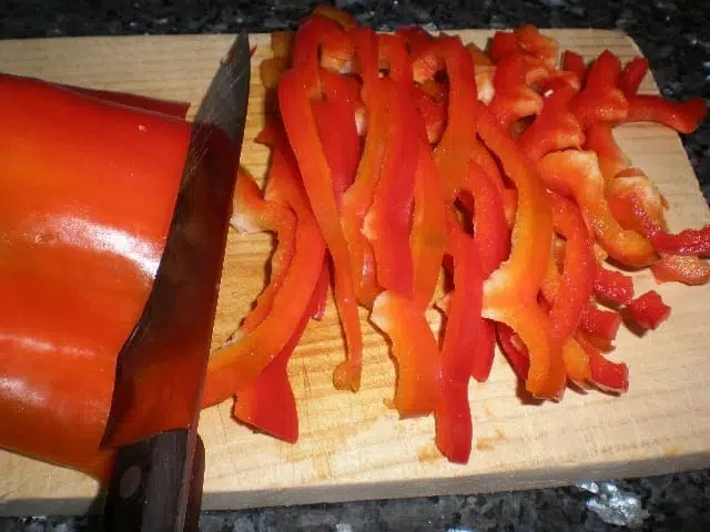 Partir pimiento rojo Partir pimiento rojo