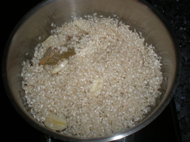 Saltear el arroz blanco