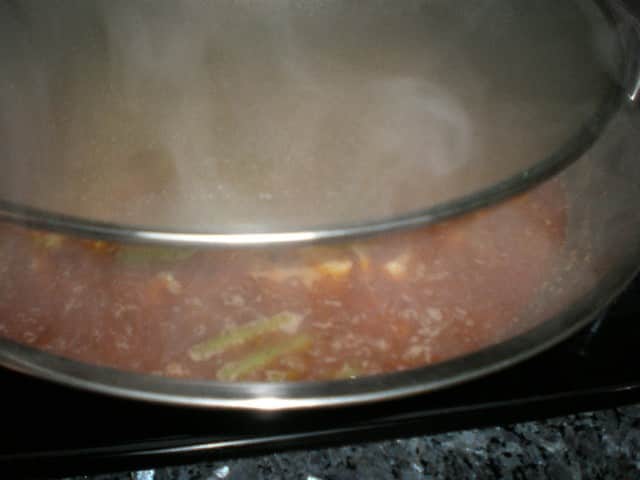 Elaborando arroz integral con pollo en wok