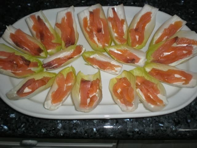 Endivias con queso y salmón